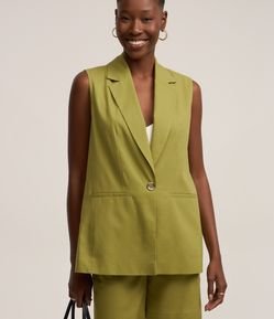 Colete em Viscolinho com Fechamento em Botão Único