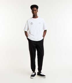 Calça Jogger em Sarja Estonada com Cós Elástico