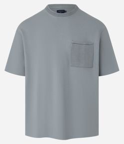 Camiseta Boxy em Algodão com Bolso e Textura