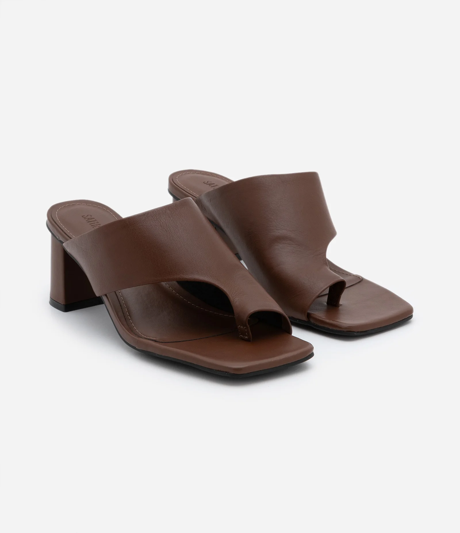 Sandália em Couro com Salto Bloco e Cabedal Diferenciado Marrom 2