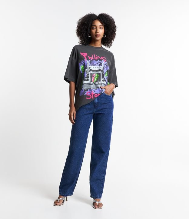 Calça Reta em Jeans com Bolsos e Pedrarias de Strass