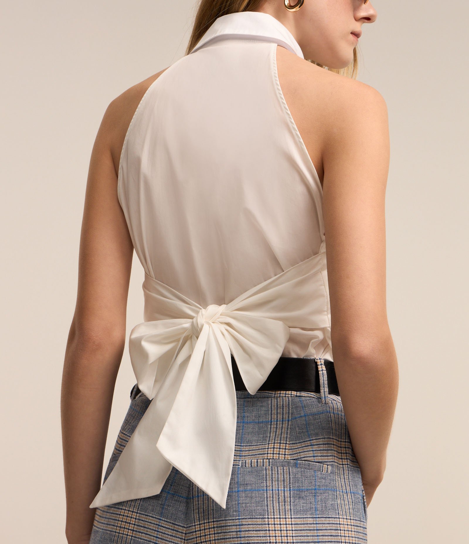 Camisa sem Manga em Tricoline com Abotoamento Frontal e Laço nas Costas Branco Neve 4