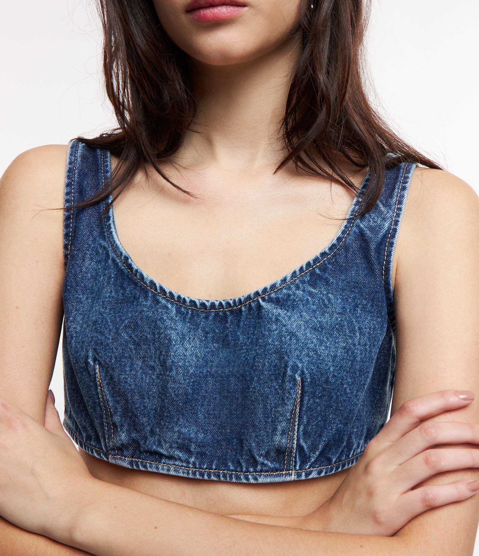 Top de Alça em Jeans com Decote U e Recortes no Busto Azul 4