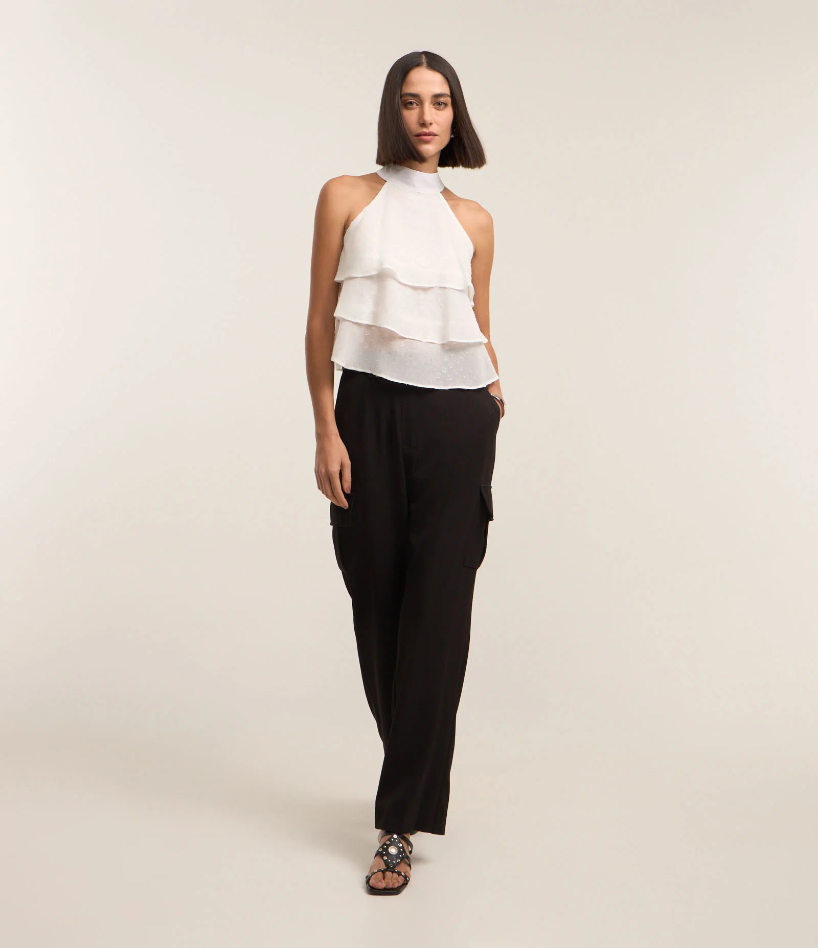 Blusa em Crepe com Fechamento na Gola e Babados Frontais Branco Neve 2