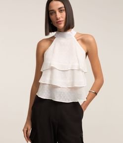 Blusa em Crepe com Fechamento na Gola e Babados Frontais