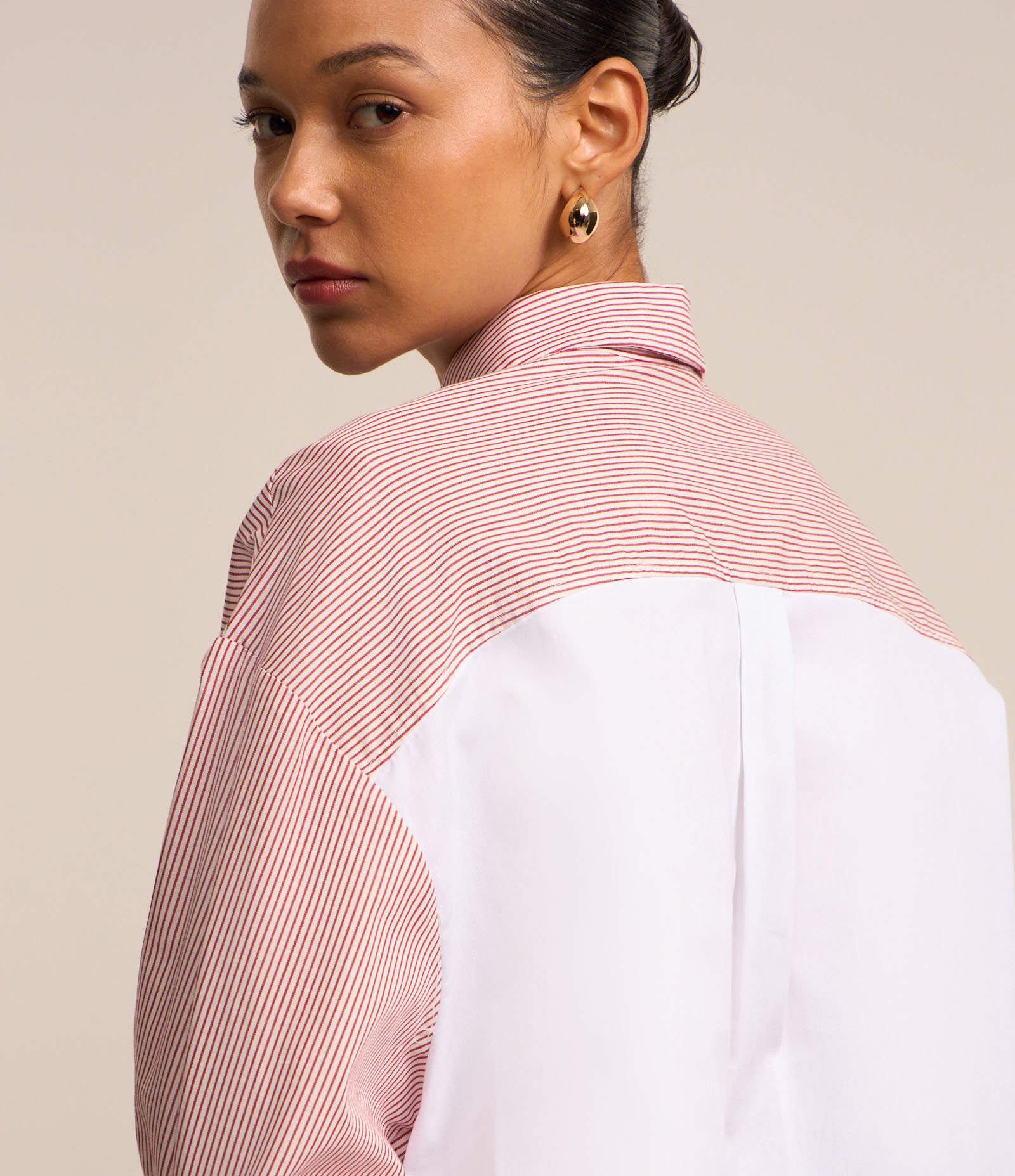 Camisa Cropped em Tricoline com Estampa Listras Rosa/ Branco 4