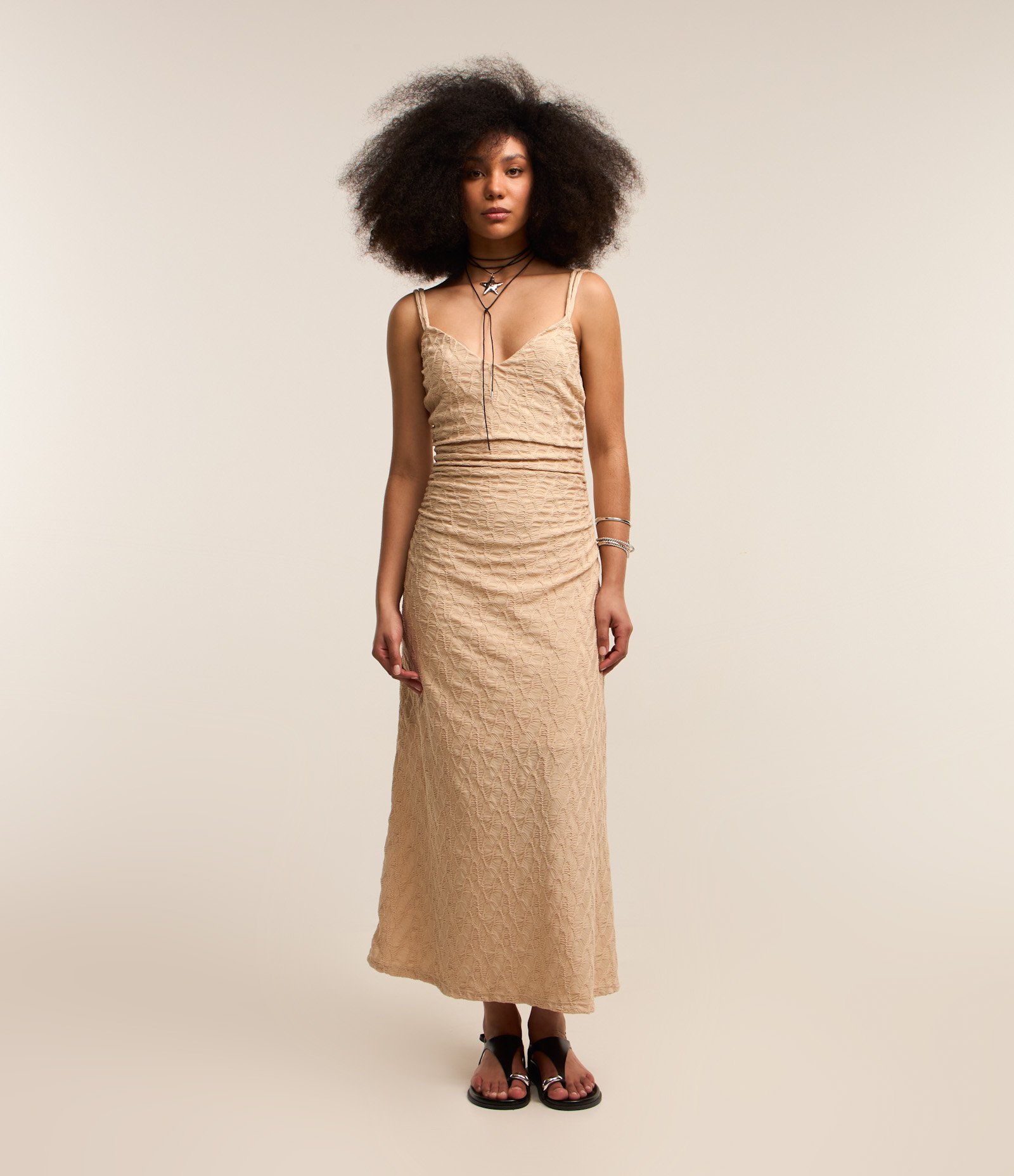 Vestido New Midi Texturizado com Alcinhas Finas Bege 1