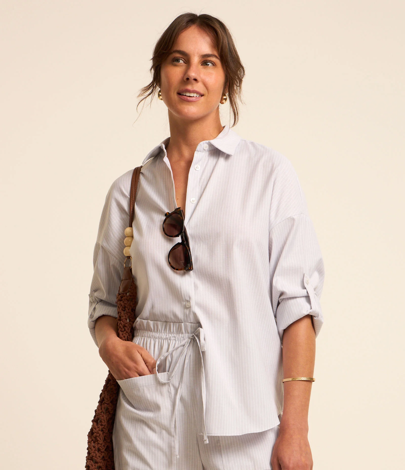 Camisa em Tricoline Listrado com Abotoamento Cinza 2