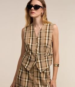 Colete Alfaiatado com Abotoamento Frontal e Estampa Xadrez