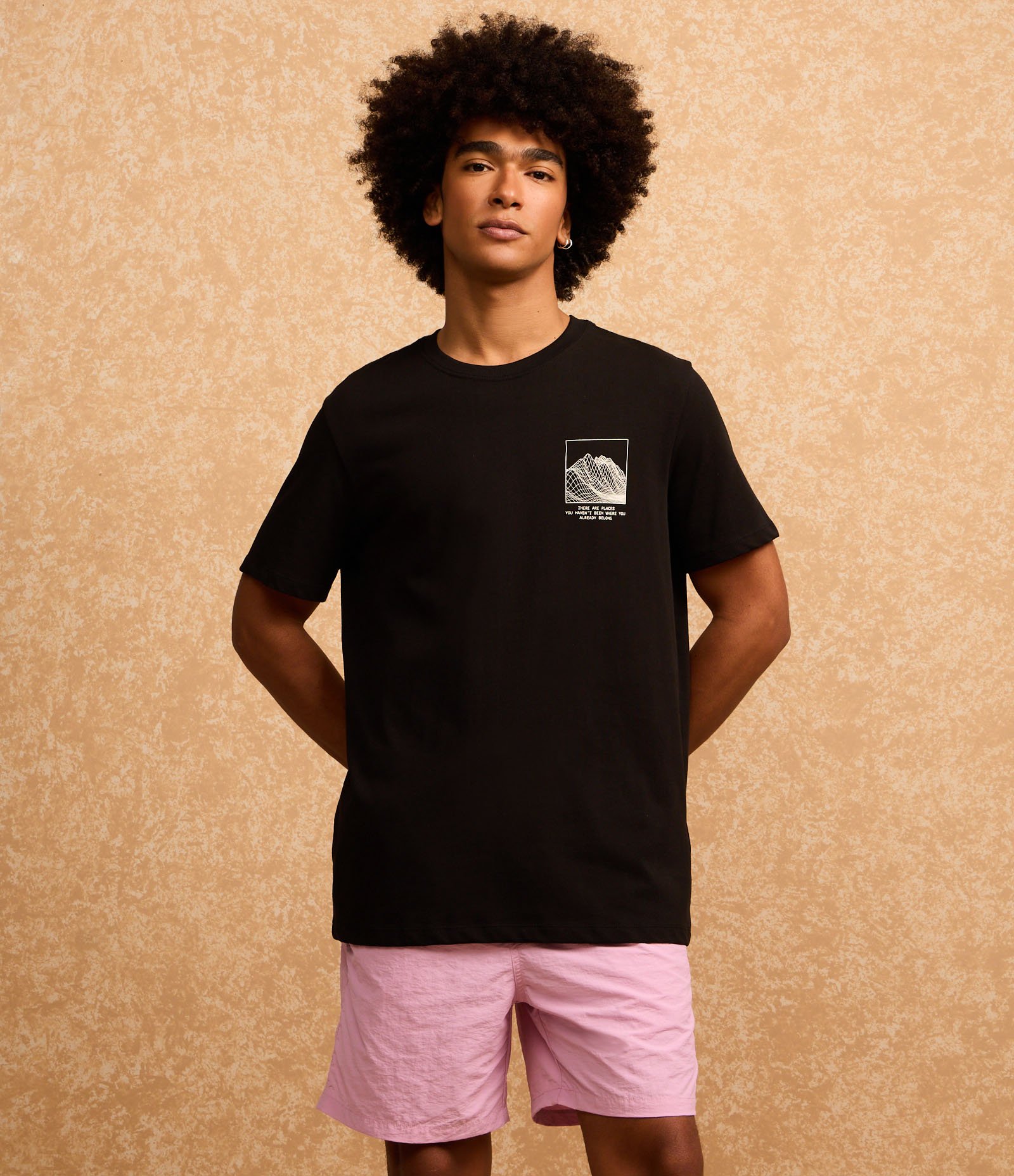 Camiseta Comfort em Malhão com Estampa de Montanha Preto 5