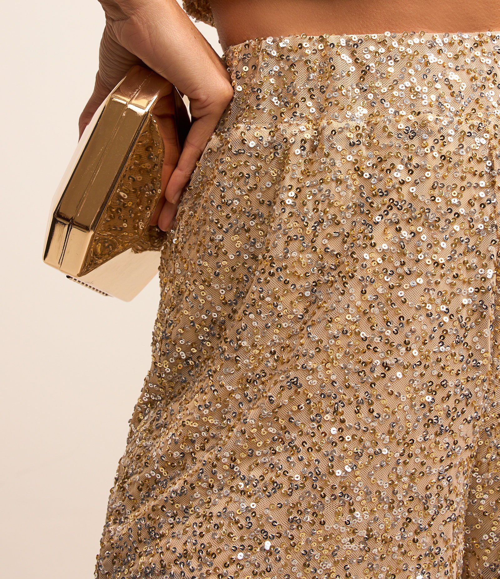 Short Runner em Malha de Paetês Dourado 4