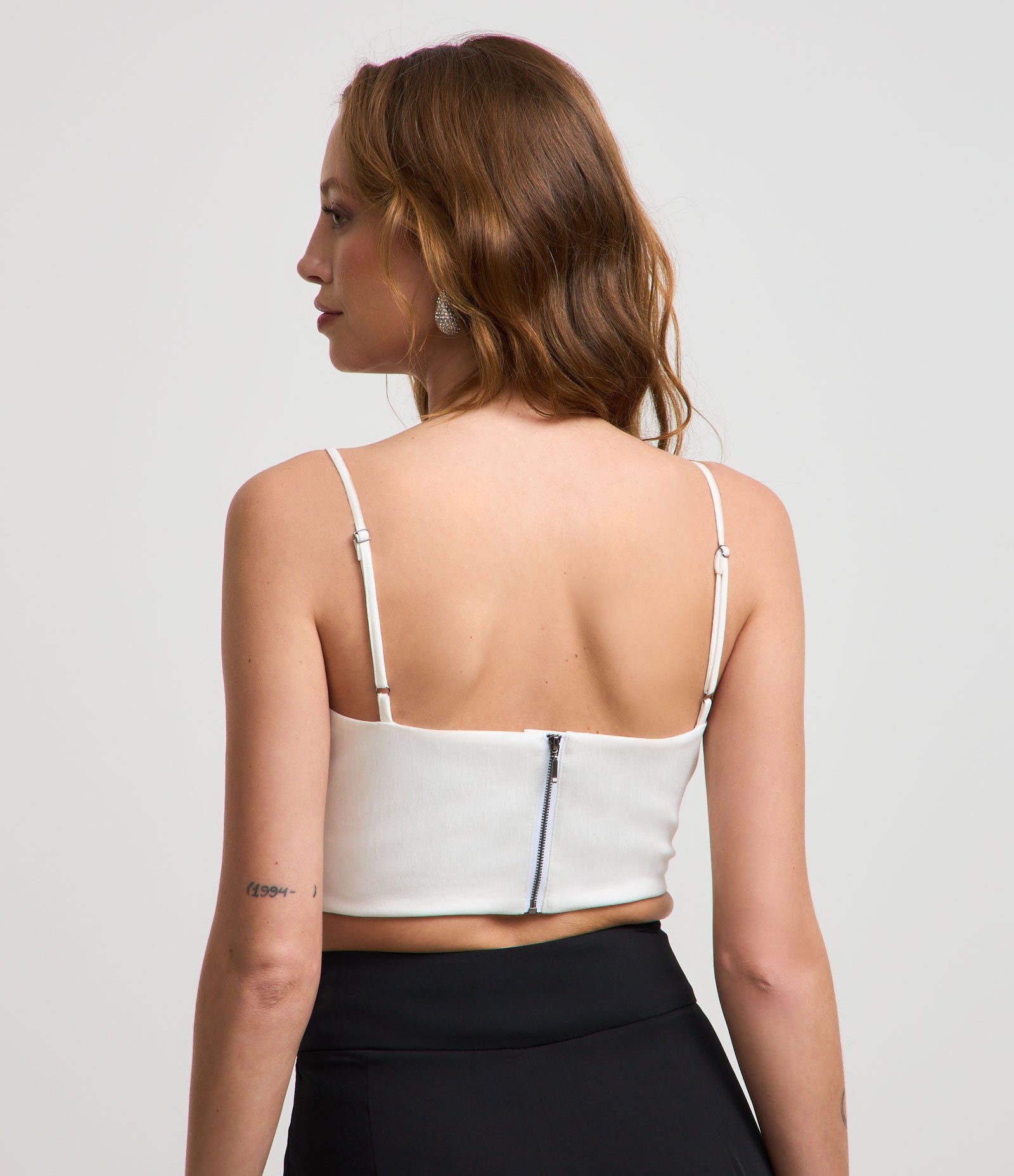 Blusa Cropped de Alça em Bengaline com Recortes Branco 3