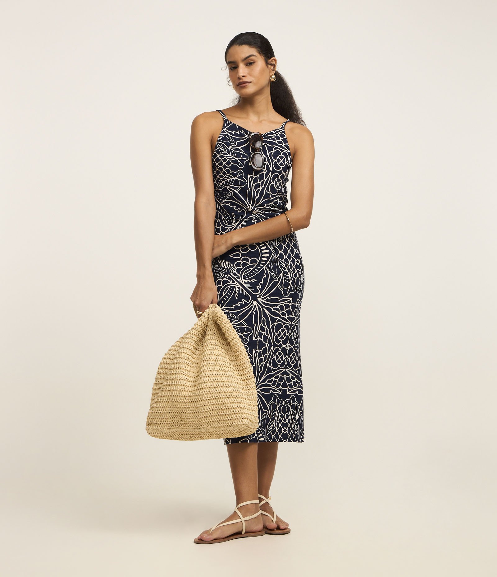 Vestido Midi em Viscose com Decote Costas e Estampa Tropical Azul Marinho 1