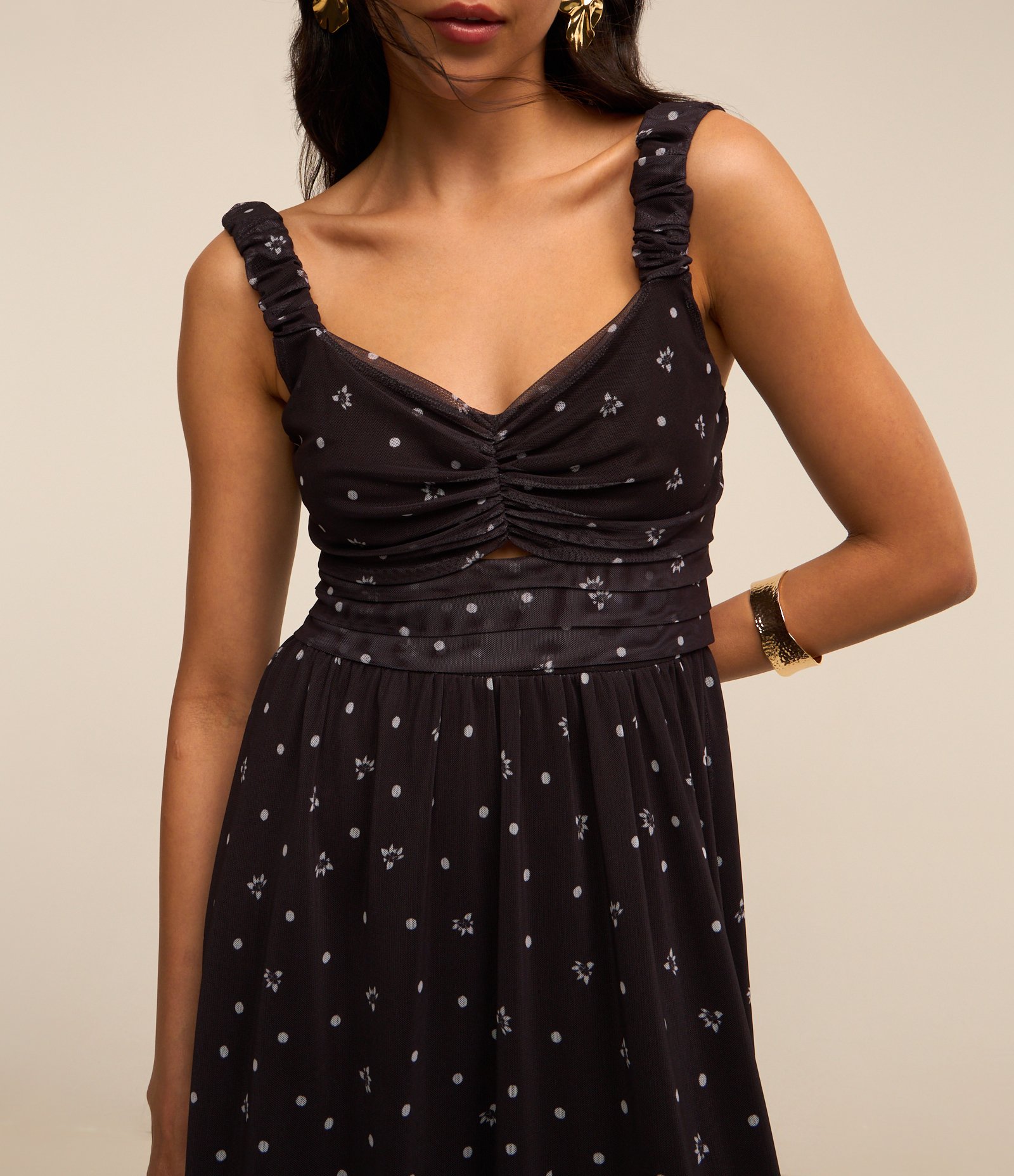 Vestido Midi em Tule com Detalhe Franzido e Estampa Poá e Flores Preto 3