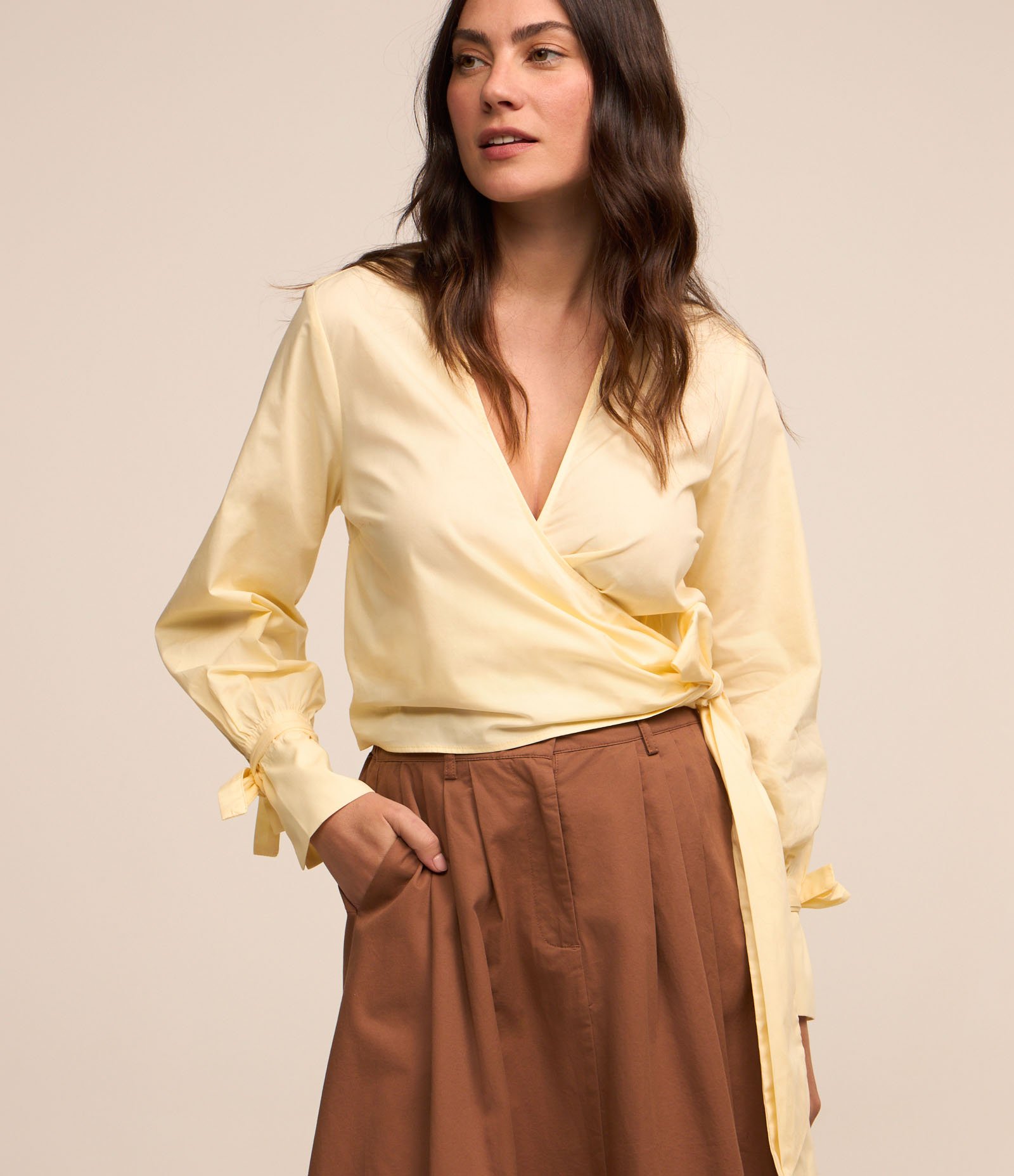 Camisa em Tricoline com Transpasse Frontal e Amarração Lateral Amarelo 1