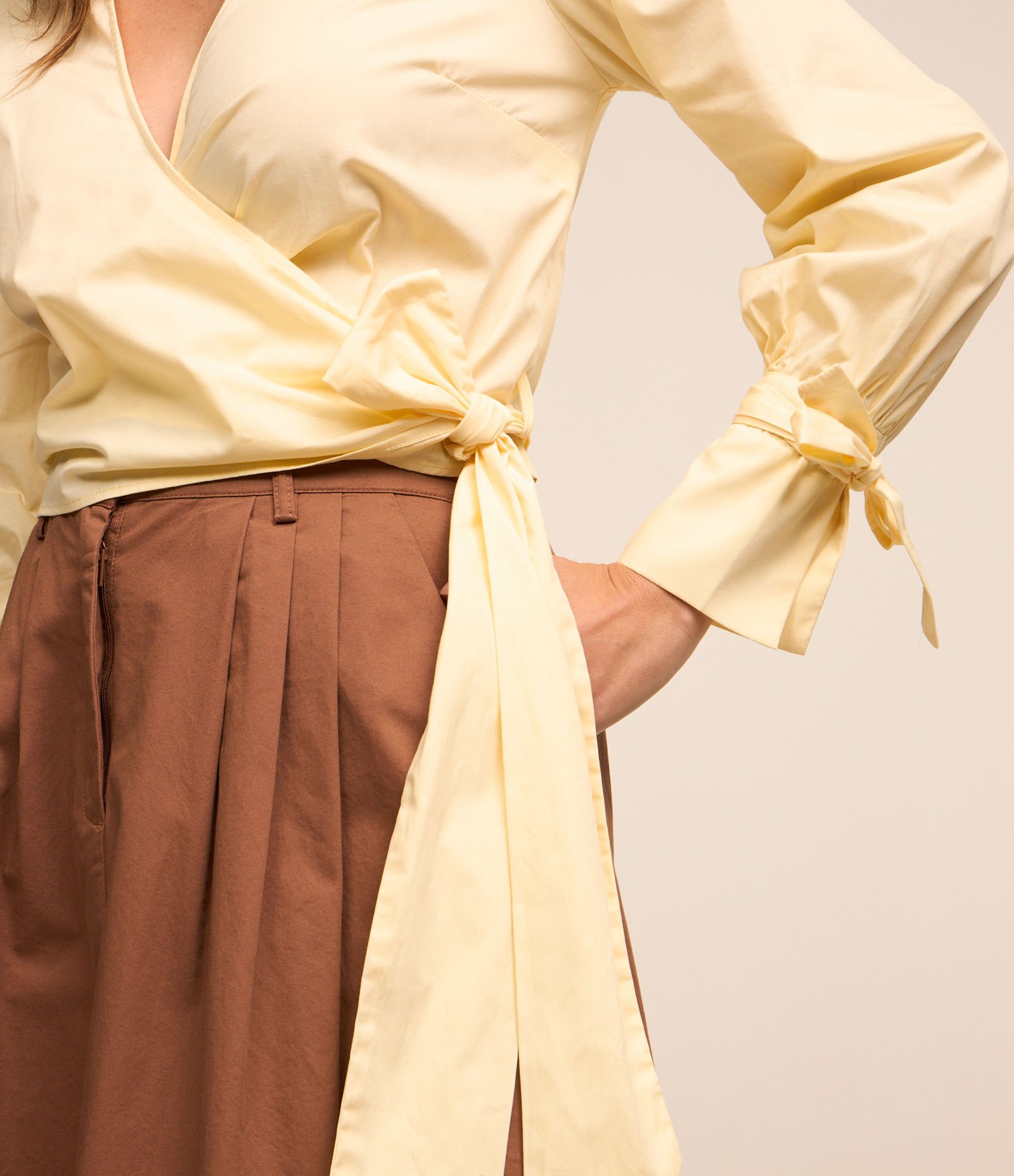 Camisa em Tricoline com Transpasse Frontal e Amarração Lateral Amarelo 3