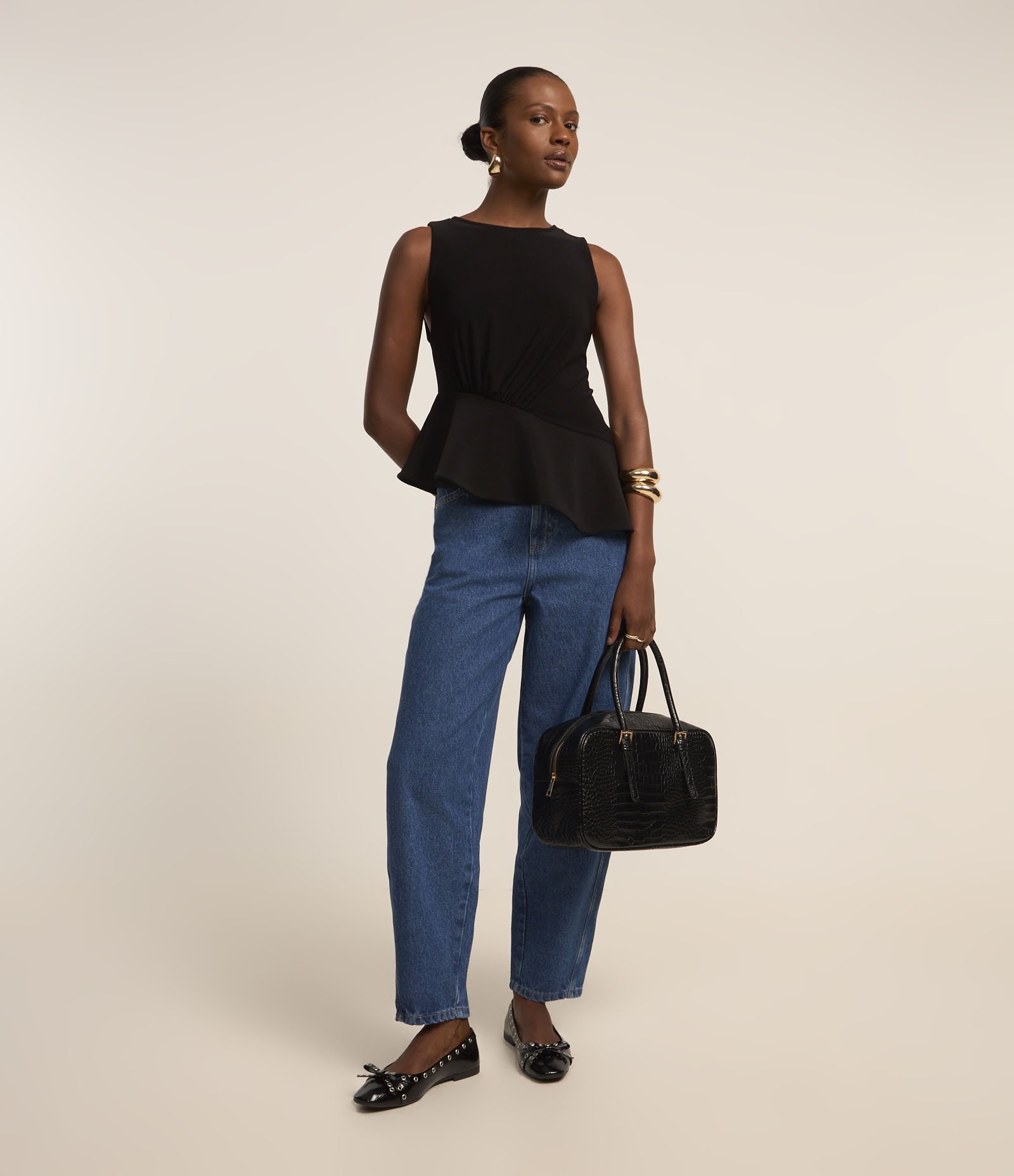 Blusa sem Manga com Peplum Assimétrico na Barra Preto 2