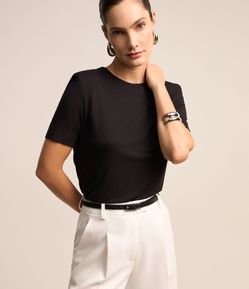 Blusa em Moletinho com Ombreiras