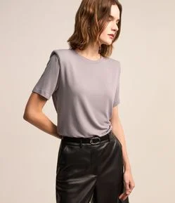 Blusa em Moletinho com Ombreiras
