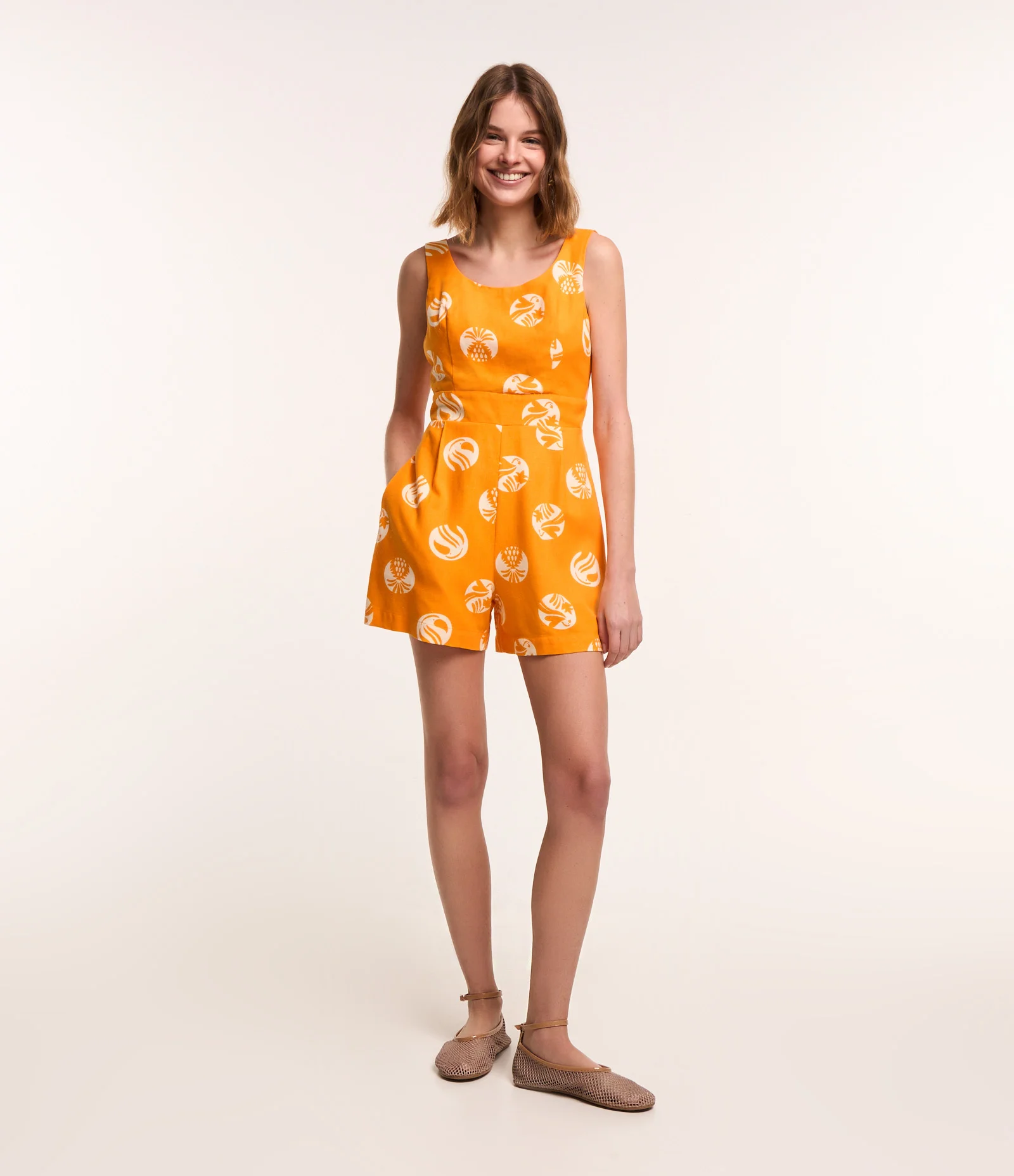 Macaquinho em Viscose e Linho com Estampa Tropical Amarelo 1