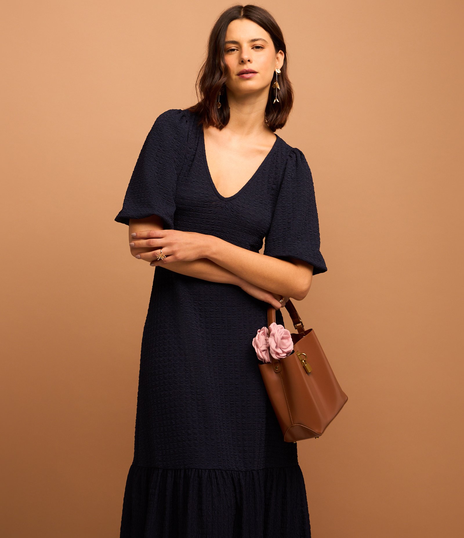 Vestido Midi com Recorte Franzido na Barra e Texturas Azul Marinho 1