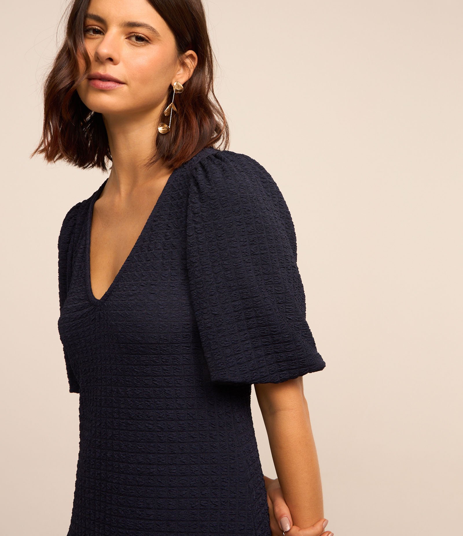 Vestido Midi com Recorte Franzido na Barra e Texturas Azul Marinho 4