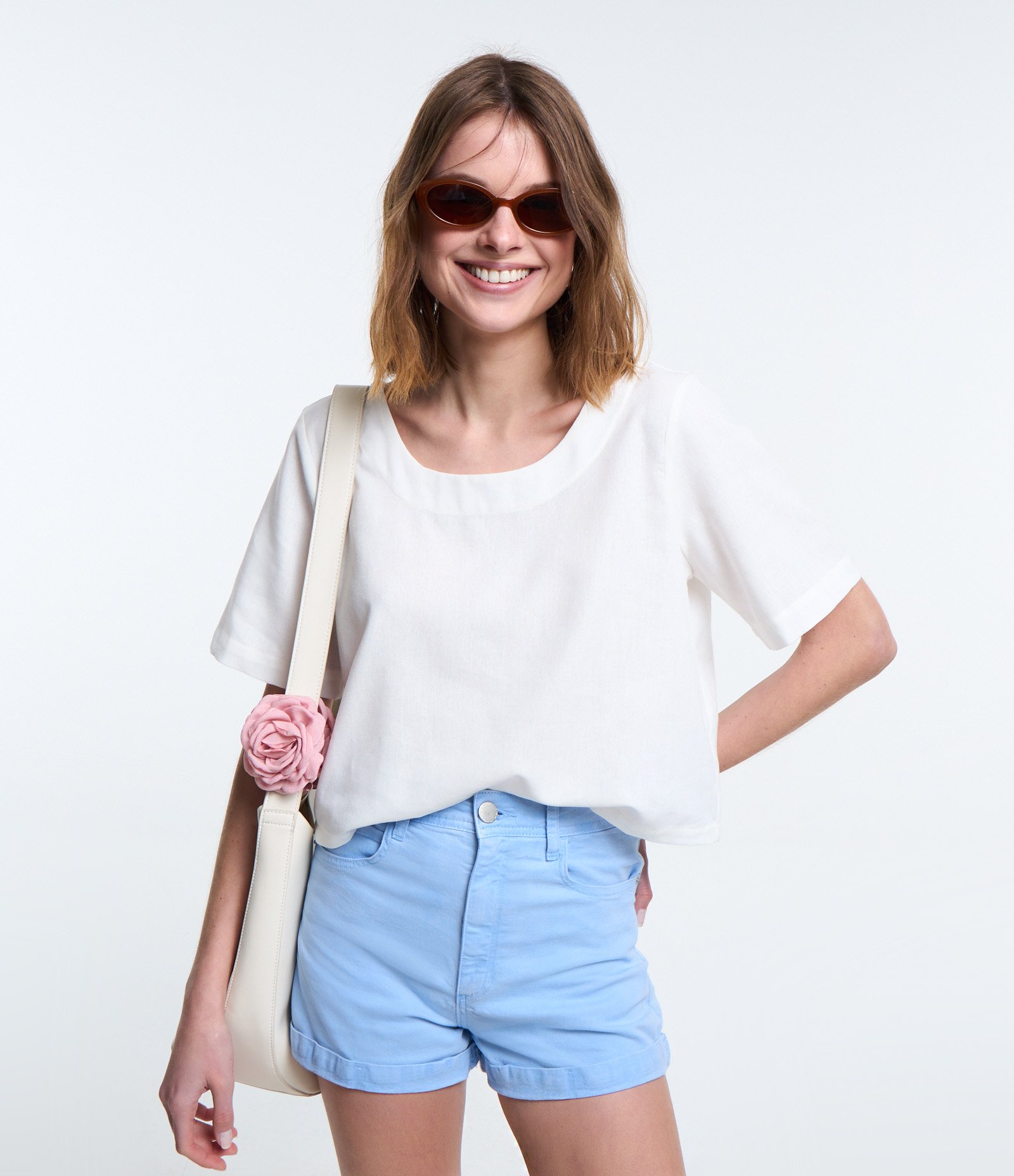 Blusa T-shirt em Viscose com Linho e Manga Curta Branco 2