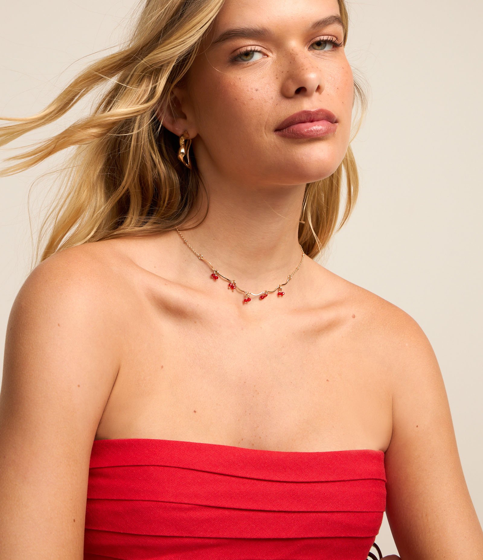 Top Tomara Que Caia em Viscolinho com Recortes Vermelho 4