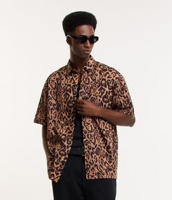 Camisa em Viscose com Estampa Animal Print Onça