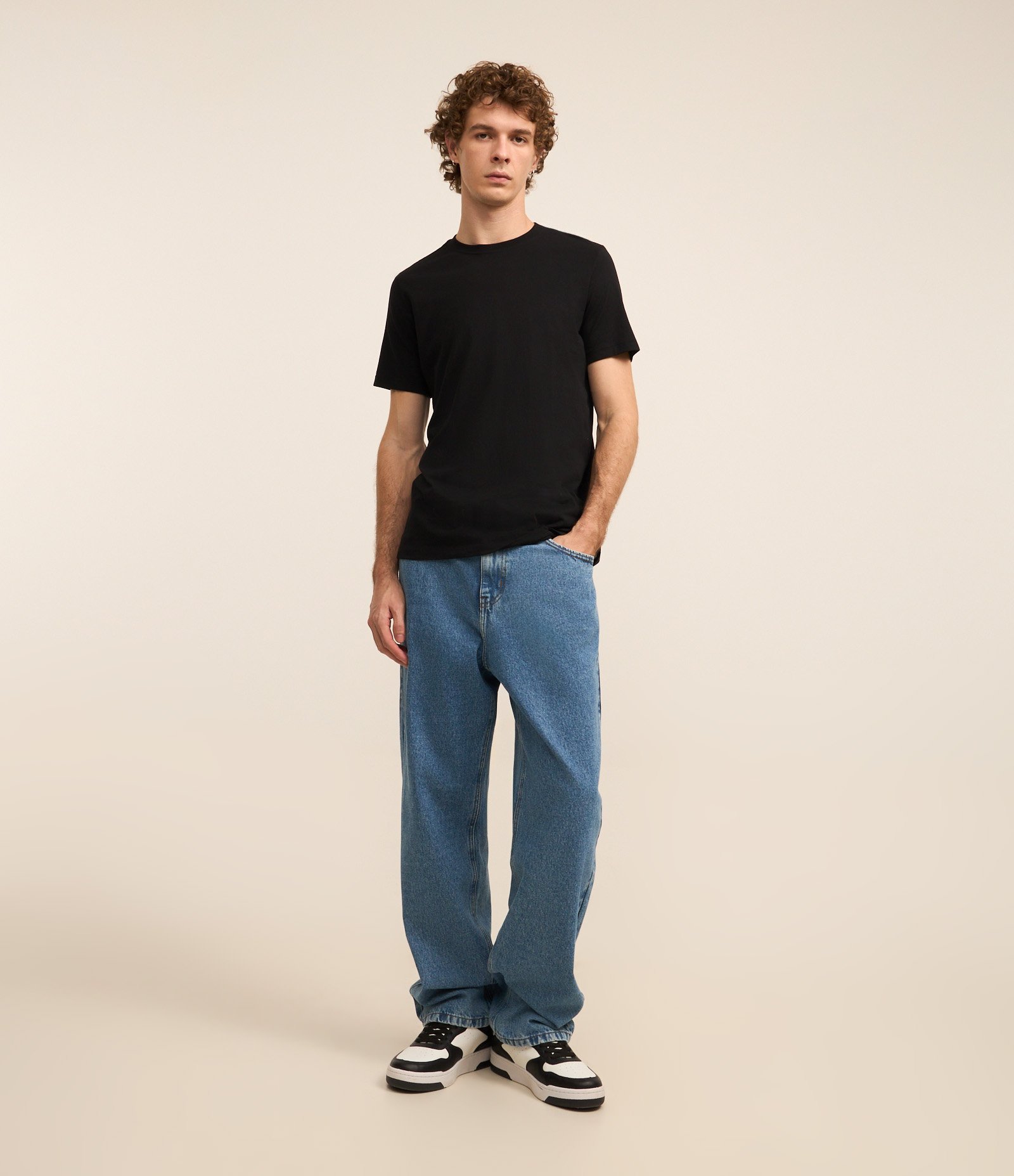 Camiseta Regular Básica em Algodão Preto 2