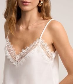 Blusa em Viscose com Alcinha Fina e Renda no Decote