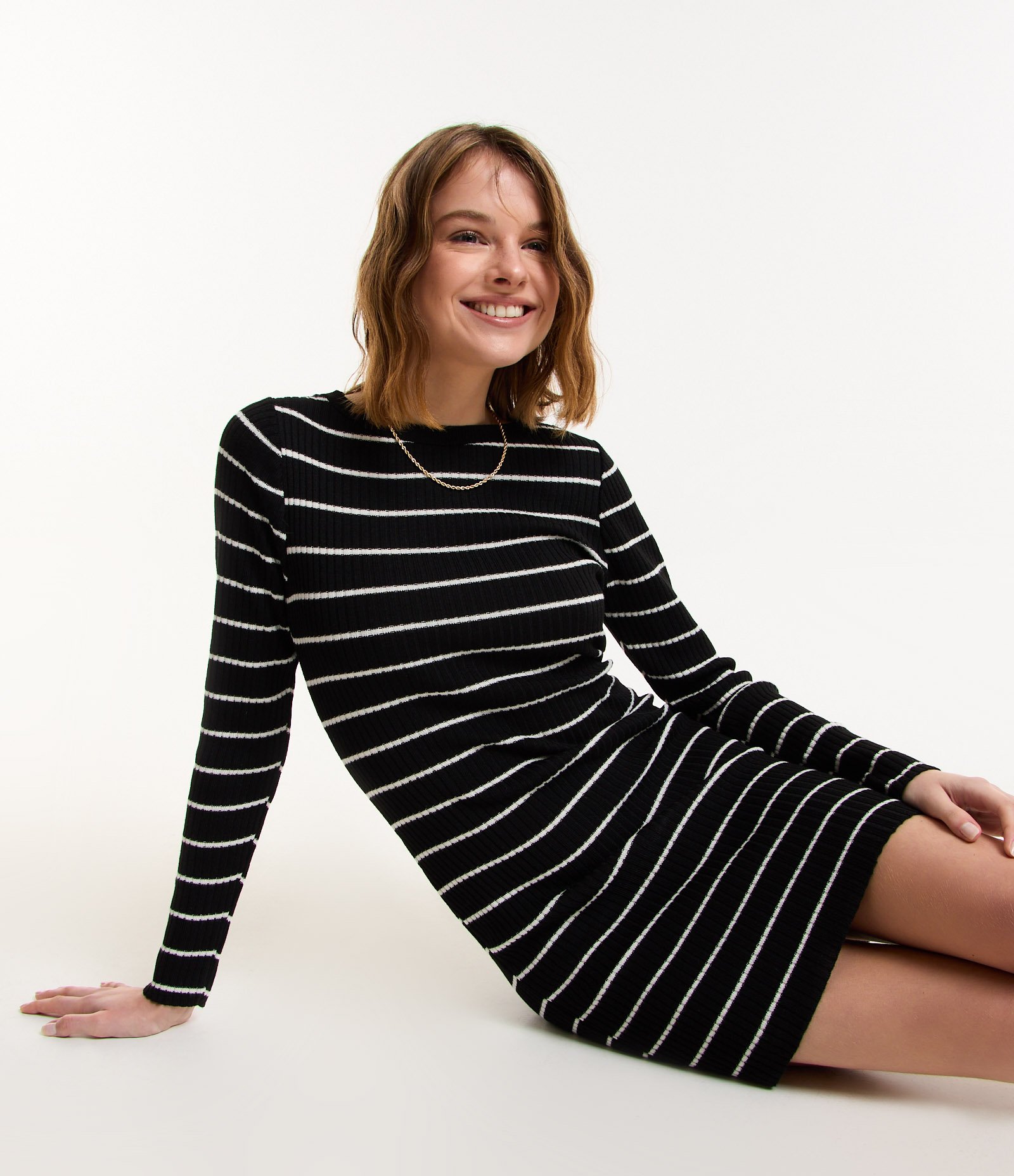 Vestido Curto em Tricô Listrado Preto 5