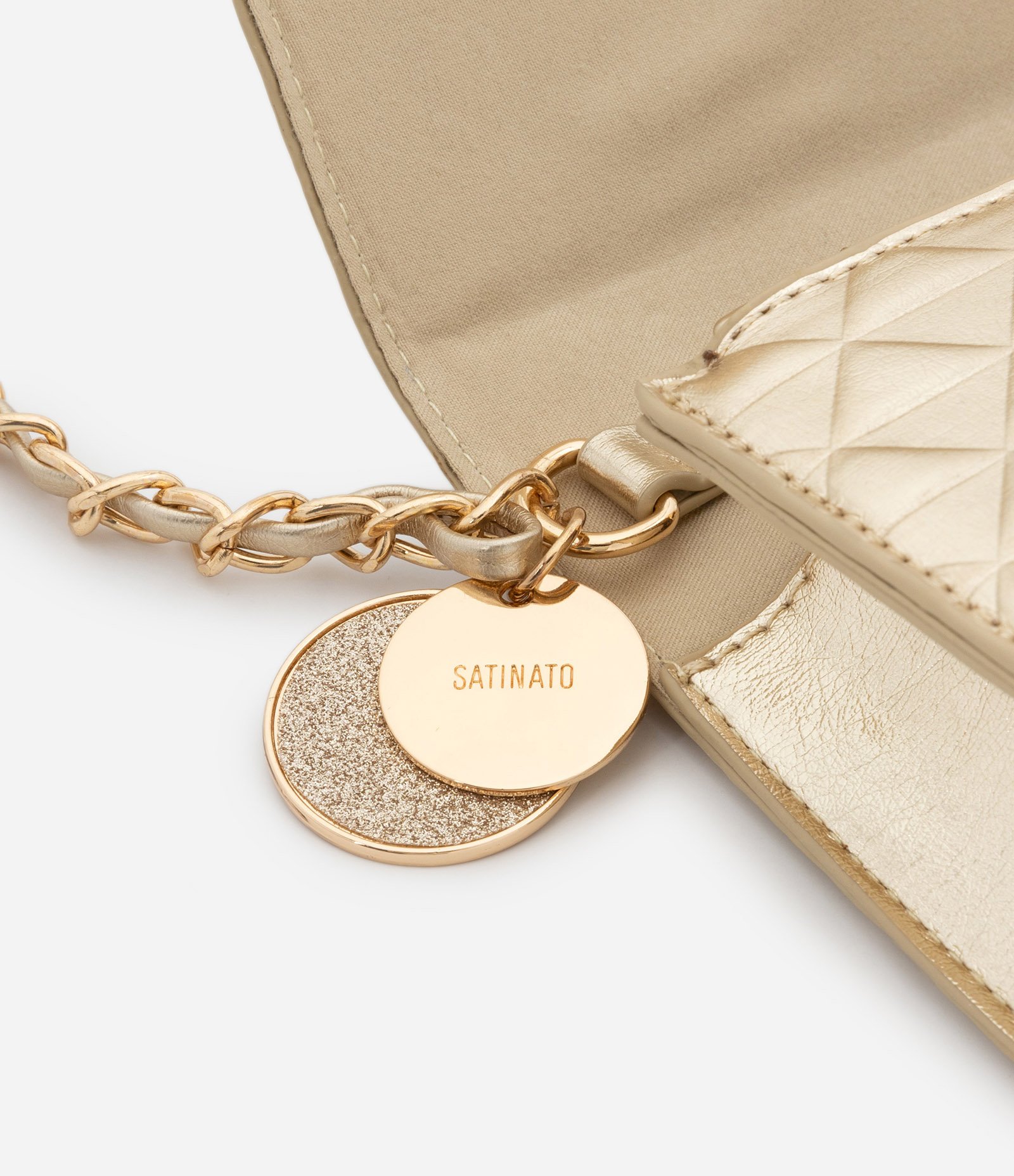 Bolsa Transversal Pequena Metalizada com Detalhe de  Pendente U 5