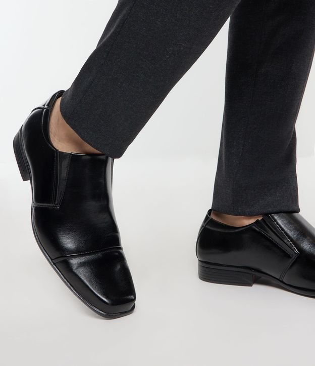Sapato Slip On Tradicional em PU com Bico Quadrado