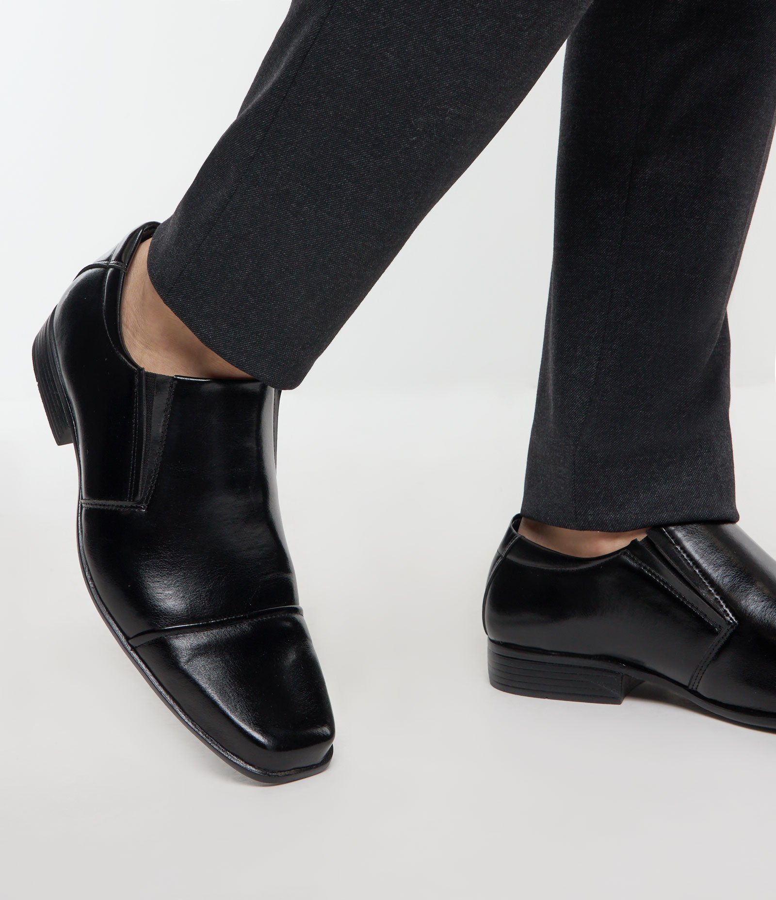 Sapato Slip On Tradicional em PU com Bico Quadrado Preto 2