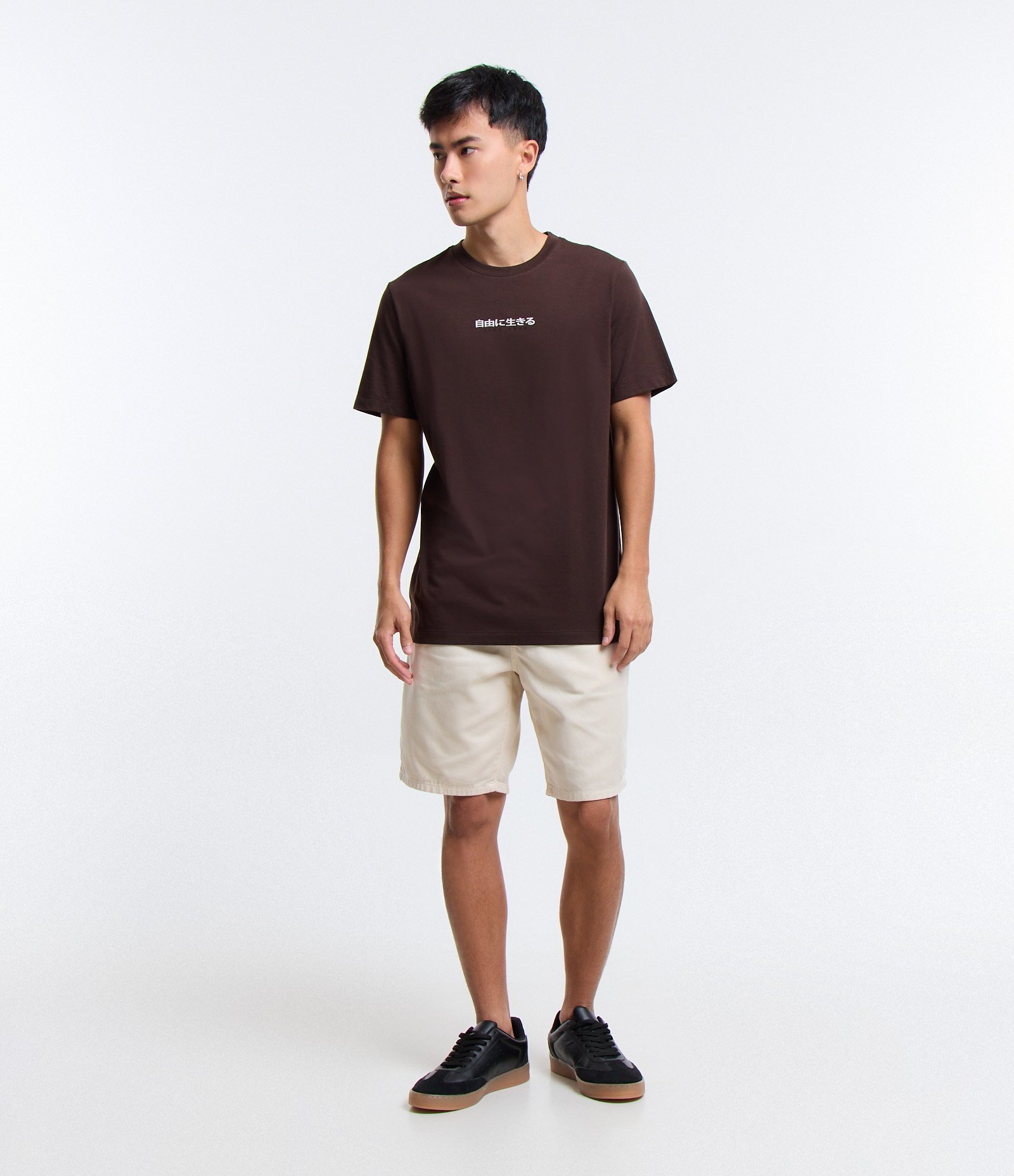 Camiseta Regular em Algodão e Estampa Garça Marrom 2