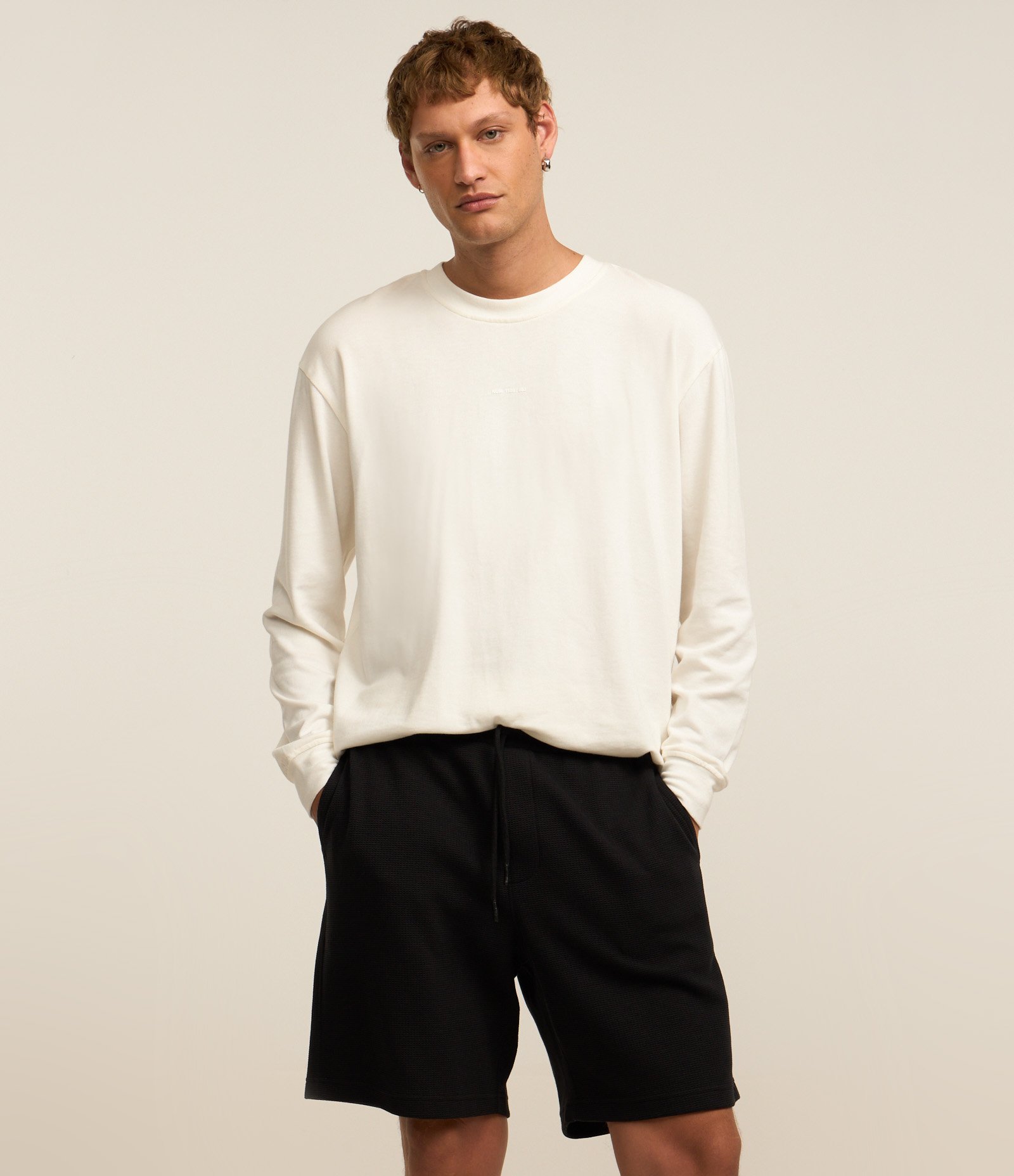 Bermuda em Algodão com Textura e Bolso Lateral com Zíper Preto 2