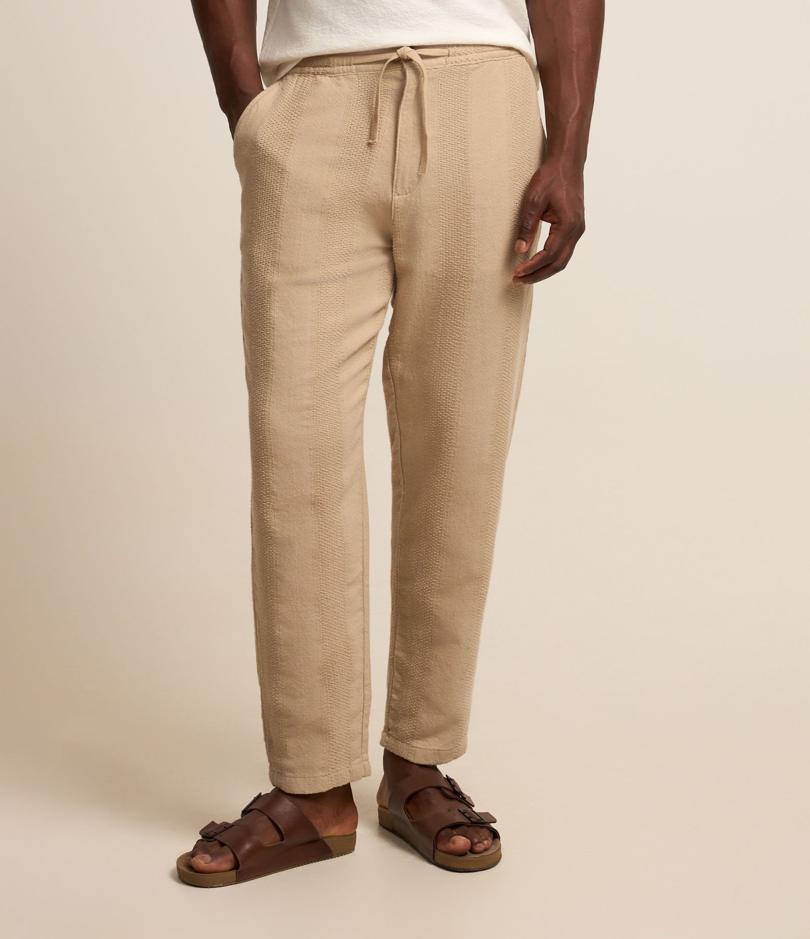 Calça Básica em Algodão com Textura e Cós Elástico Bege 3
