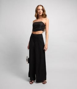 Calça Pantalona em Crepe com Pences e Detalhe em V