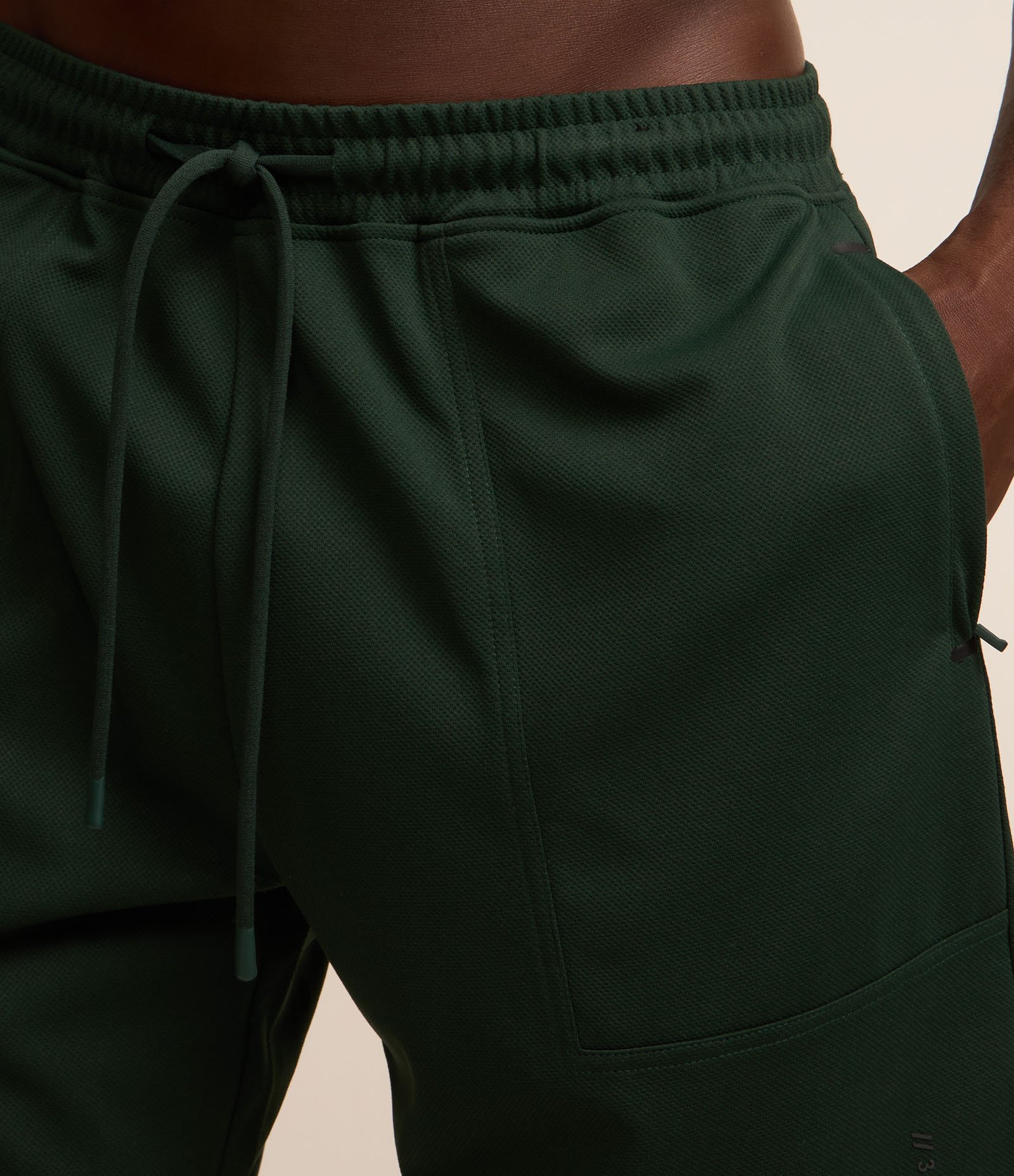 Bermuda Esportiva Texturizada com Cós Elástico e Cordão Verde 5