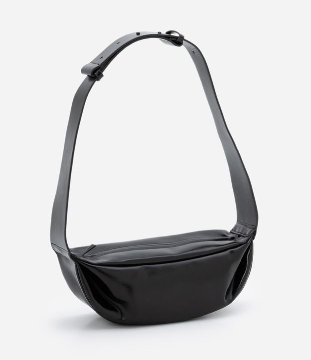 Bolsa Shoulder Média Desestruturada e com Alça Grossa