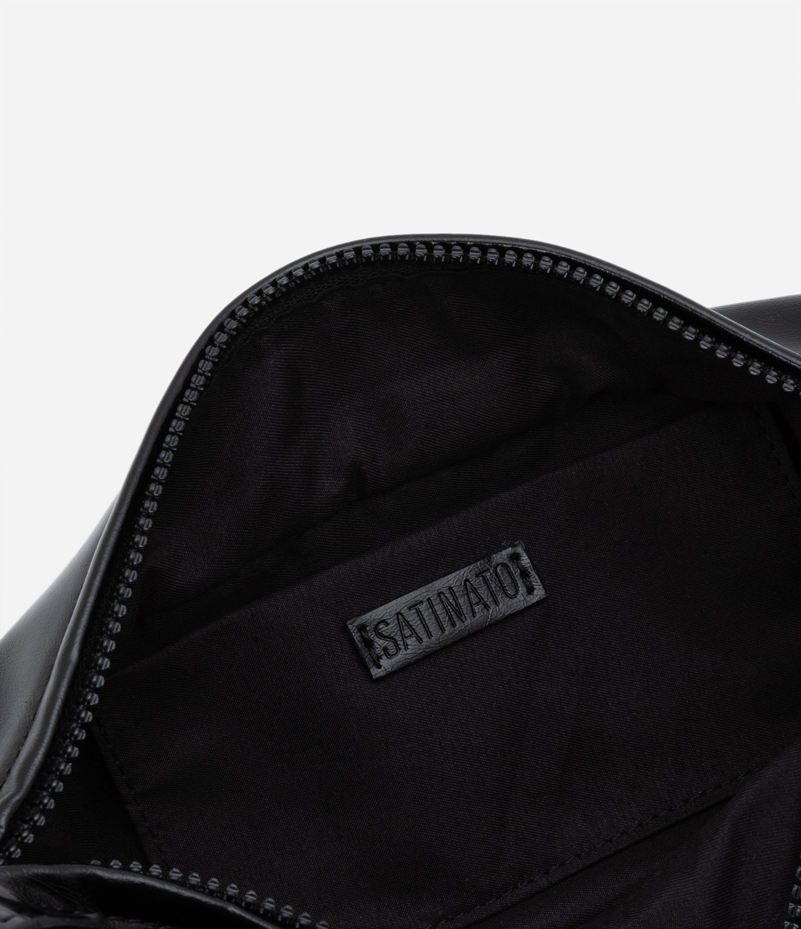 Bolsa Shoulder Média Desestruturada e com Alça Grossa Preto 4