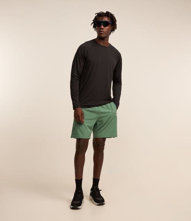 Bermuda Esportiva com Cós Elástico e Bolsos com Zíper