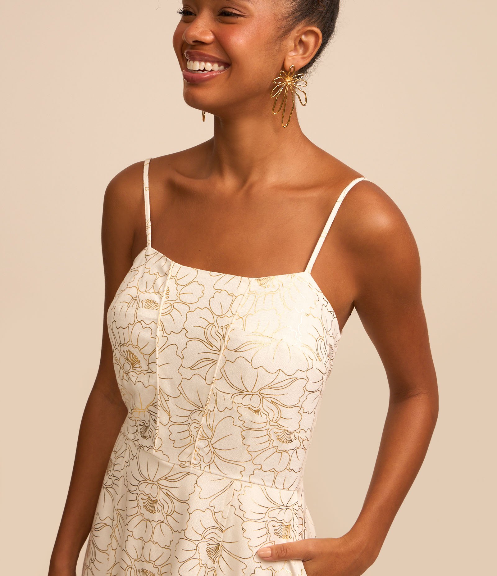 Macaquinho em Viscose e Linho com Estampa Floral de Foil Dourado/Branco 3