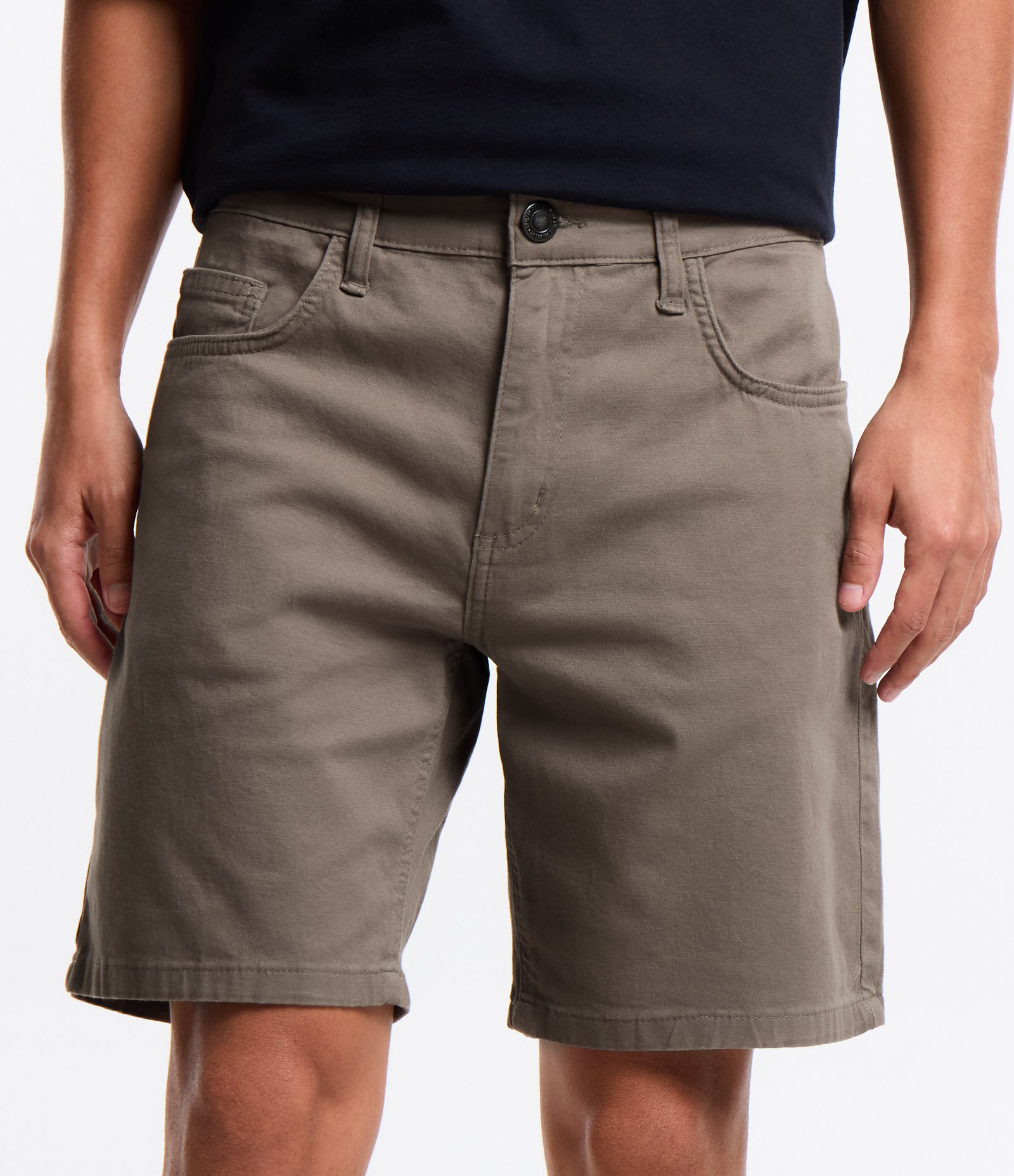 Bermuda Slim em Sarja com Bolsos Bege 2