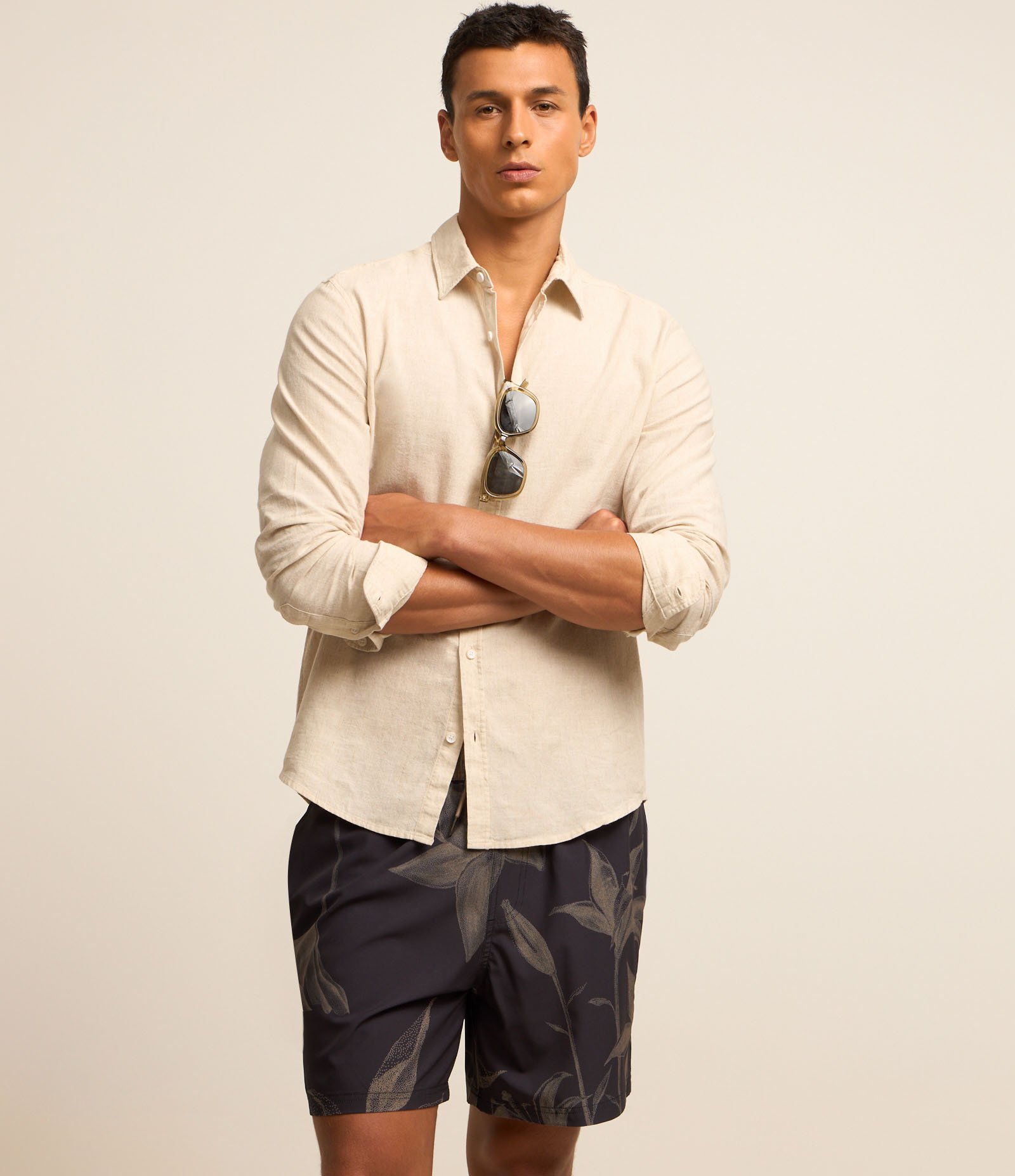 Bermuda Rip Stop em Microfibra com Estampa Floral Preto 2