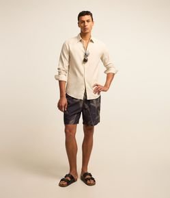 Bermuda Rip Stop em Microfibra com Estampa Floral