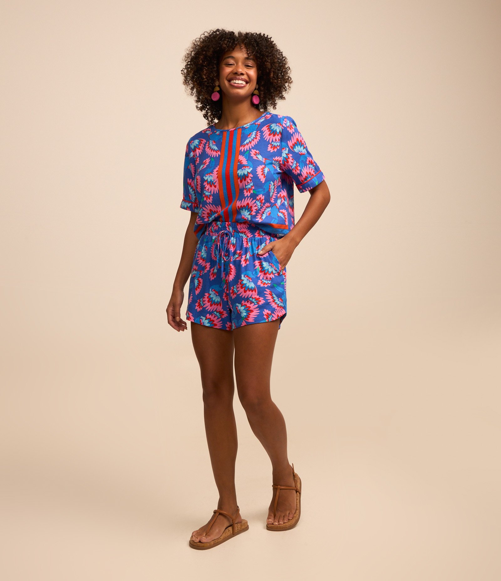 Short Runner em Viscose e Linho e Estampa de Tucanos Azul 1