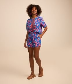 Short Runner em Viscose e Linho e Estampa de Tucanos
