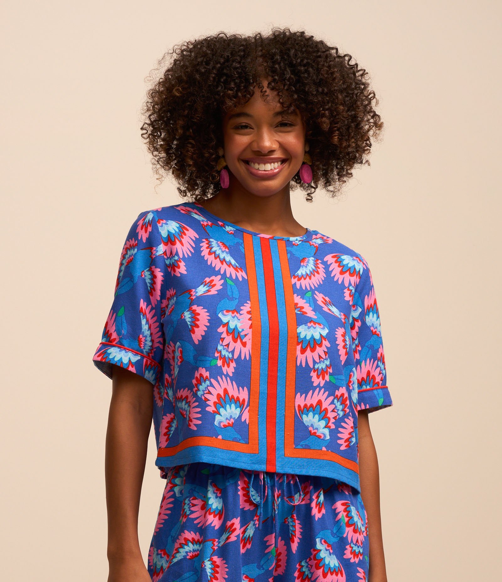 Blusa T-shirt em Viscose e Linho com Estampa de Tucanos Azul 1